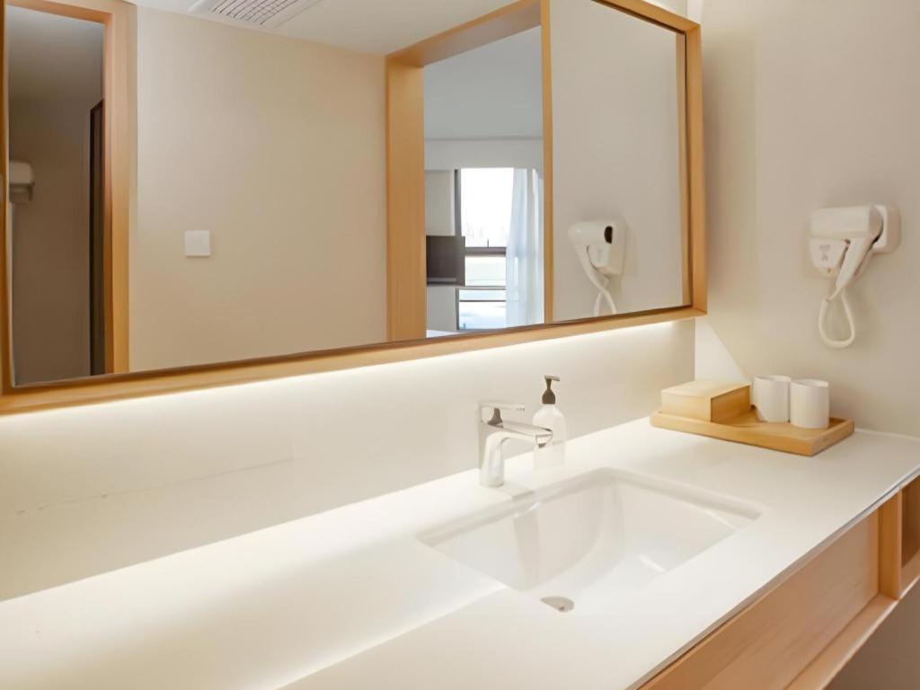Ji Hotel Chengdu Global Center Екстериор снимка